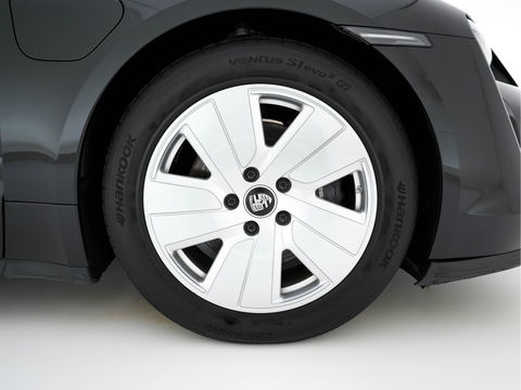 Porsche Taycan 79 kWh [3-Fase] {SOH-100%} (INCL-BTW) *LUXURY-LEATHER | FULL-LED | DIGI-COCKPIT | NAVI-FULLMAP | SPORTSEATS | ECC | CARPLAY | PDC | CRUISE | DAB | 19''ALU*