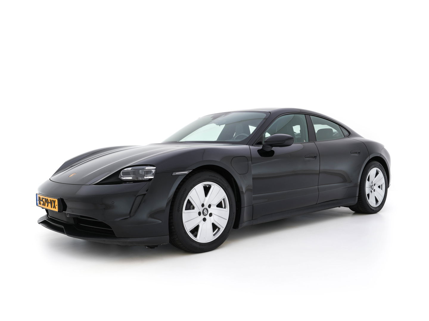 Porsche Taycan 79 kWh [3-Fase] {SOH-100%} (INCL-BTW) *LUXURY-LEATHER | FULL-LED | DIGI-COCKPIT | NAVI-FULLMAP | SPORTSEATS | ECC | CARPLAY | PDC | CRUISE | DAB | 19''ALU*