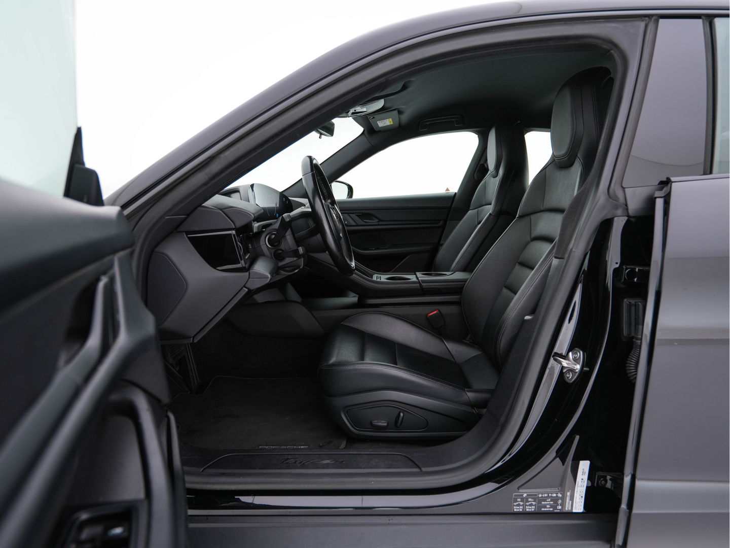 Porsche Taycan 79 kWh [3-Fase] {SOH-100%} (INCL-BTW) *LUXURY-LEATHER | FULL-LED | DIGI-COCKPIT | NAVI-FULLMAP | SPORTSEATS | ECC | CARPLAY | PDC | CRUISE | DAB | 19''ALU*
