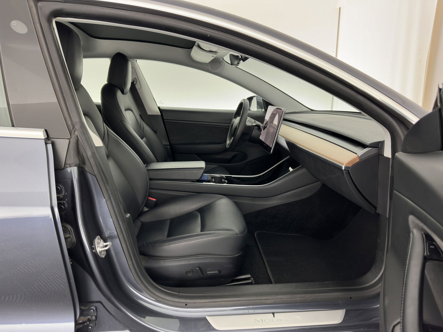 Tesla Model 3 Long Range AWD 75 kWh [ 3-Fase ] {SOH-89%} (INCL-BTW) Aut. *PANO | AUTO-PILOT | LUXURY-LEATHER | KEYLESS | FULL-LED | MEMORY-PACK | SURROUND-VIEW | DAB | CARPLAY | DIGI-COCKPIT | LANE-ASSIST | COMFORT-SEATS | TOWBAR | 18"ALU*
