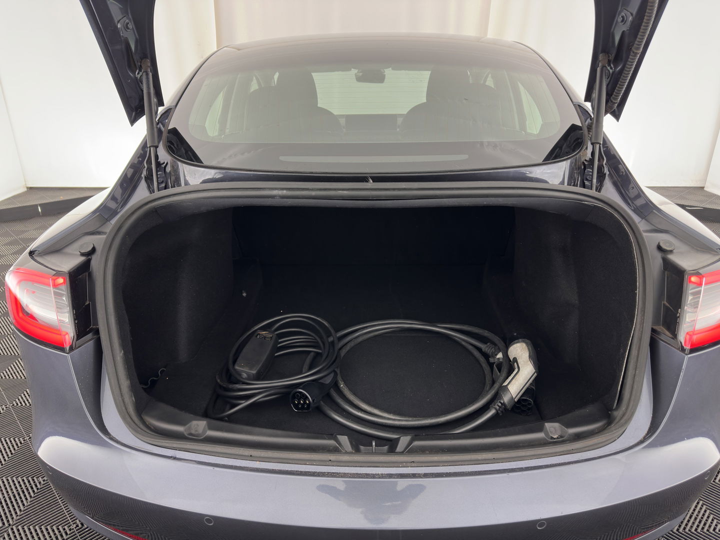 Tesla Model 3 Long Range AWD 75 kWh [ 3-Fase ] {SOH-89%} (INCL-BTW) Aut. *PANO | AUTO-PILOT | LUXURY-LEATHER | KEYLESS | FULL-LED | MEMORY-PACK | SURROUND-VIEW | DAB | CARPLAY | DIGI-COCKPIT | LANE-ASSIST | COMFORT-SEATS | TOWBAR | 18"ALU*