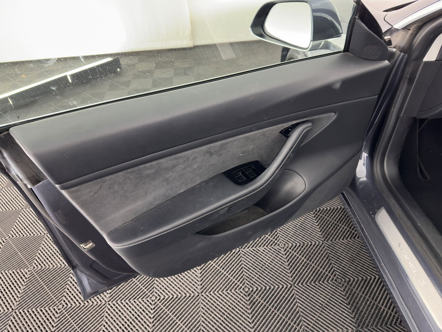Tesla Model 3 Long Range AWD 75 kWh [ 3-Fase ] {SOH-89%} (INCL-BTW) Aut. *PANO | AUTO-PILOT | LUXURY-LEATHER | KEYLESS | FULL-LED | MEMORY-PACK | SURROUND-VIEW | DAB | CARPLAY | DIGI-COCKPIT | LANE-ASSIST | COMFORT-SEATS | TOWBAR | 18"ALU*