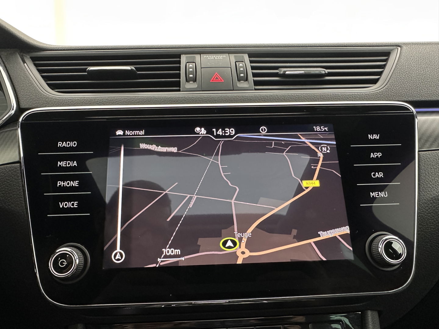 Škoda Superb Combi 1.4 TSI iV Plug-In Sportline Business {SOH-93%} (INCL-BTW) Aut. *PANO | LEATHER-ALCANTARA | FULL-LED | DIGI-COCKPIT | CANTON-SOUND | AMBIENT-LIGHT | CAMERA | NAVI-FULLMAP | DAB+ | KEYLESS | HEATED-SPORTSEATS | PRIVACY-GLASS | ECC | 19"ALU*
