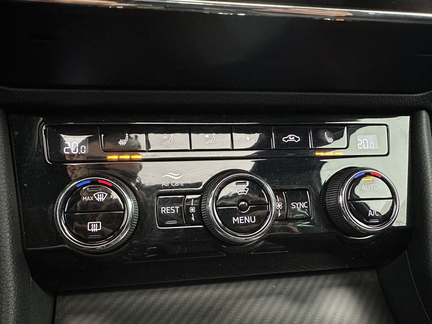 Škoda Superb Combi 1.4 TSI iV Plug-In Sportline Business {SOH-93%} (INCL-BTW) Aut. *PANO | LEATHER-ALCANTARA | FULL-LED | DIGI-COCKPIT | CANTON-SOUND | AMBIENT-LIGHT | CAMERA | NAVI-FULLMAP | DAB+ | KEYLESS | HEATED-SPORTSEATS | PRIVACY-GLASS | ECC | 19"ALU*