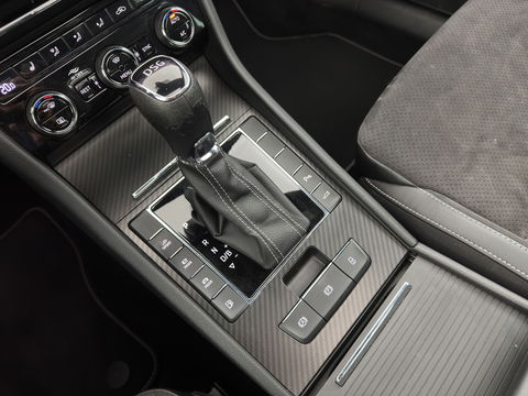 Škoda Superb Combi 1.4 TSI iV Plug-In Sportline Business {SOH-93%} (INCL-BTW) Aut. *PANO | LEATHER-ALCANTARA | FULL-LED | DIGI-COCKPIT | CANTON-SOUND | AMBIENT-LIGHT | CAMERA | NAVI-FULLMAP | DAB+ | KEYLESS | HEATED-SPORTSEATS | PRIVACY-GLASS | ECC | 19"ALU*
