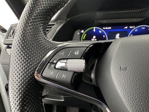 Škoda Superb Combi 1.4 TSI iV Plug-In Sportline Business {SOH-93%} (INCL-BTW) Aut. *PANO | LEATHER-ALCANTARA | FULL-LED | DIGI-COCKPIT | CANTON-SOUND | AMBIENT-LIGHT | CAMERA | NAVI-FULLMAP | DAB+ | KEYLESS | HEATED-SPORTSEATS | PRIVACY-GLASS | ECC | 19"ALU*