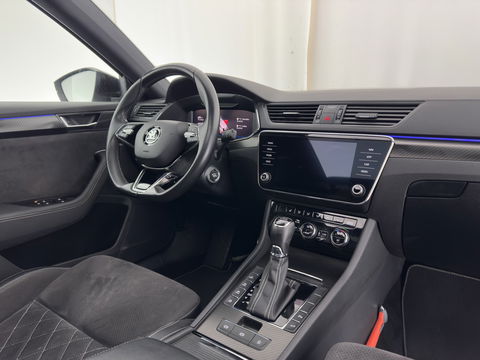 Škoda Superb Combi 1.4 TSI iV Plug-In Sportline Business {SOH-93%} (INCL-BTW) Aut. *PANO | LEATHER-ALCANTARA | FULL-LED | DIGI-COCKPIT | CANTON-SOUND | AMBIENT-LIGHT | CAMERA | NAVI-FULLMAP | DAB+ | KEYLESS | HEATED-SPORTSEATS | PRIVACY-GLASS | ECC | 19"ALU*