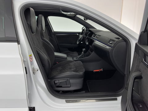 Škoda Superb Combi 1.4 TSI iV Plug-In Sportline Business {SOH-93%} (INCL-BTW) Aut. *PANO | LEATHER-ALCANTARA | FULL-LED | DIGI-COCKPIT | CANTON-SOUND | AMBIENT-LIGHT | CAMERA | NAVI-FULLMAP | DAB+ | KEYLESS | HEATED-SPORTSEATS | PRIVACY-GLASS | ECC | 19"ALU*