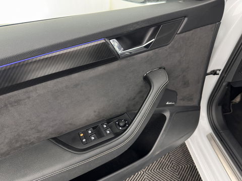 Škoda Superb Combi 1.4 TSI iV Plug-In Sportline Business {SOH-93%} (INCL-BTW) Aut. *PANO | LEATHER-ALCANTARA | FULL-LED | DIGI-COCKPIT | CANTON-SOUND | AMBIENT-LIGHT | CAMERA | NAVI-FULLMAP | DAB+ | KEYLESS | HEATED-SPORTSEATS | PRIVACY-GLASS | ECC | 19"ALU*