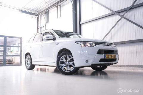Mitsubishi Outlander 2.0 PHEV Instyle+ | Schuifdak | trekhaak | Leder | NL auto NAP | Rijklaarprijs | Nieuwe APK |
