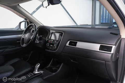 Mitsubishi Outlander 2.0 PHEV Instyle+ | Schuifdak | trekhaak | Leder | NL auto NAP | Rijklaarprijs | Nieuwe APK |