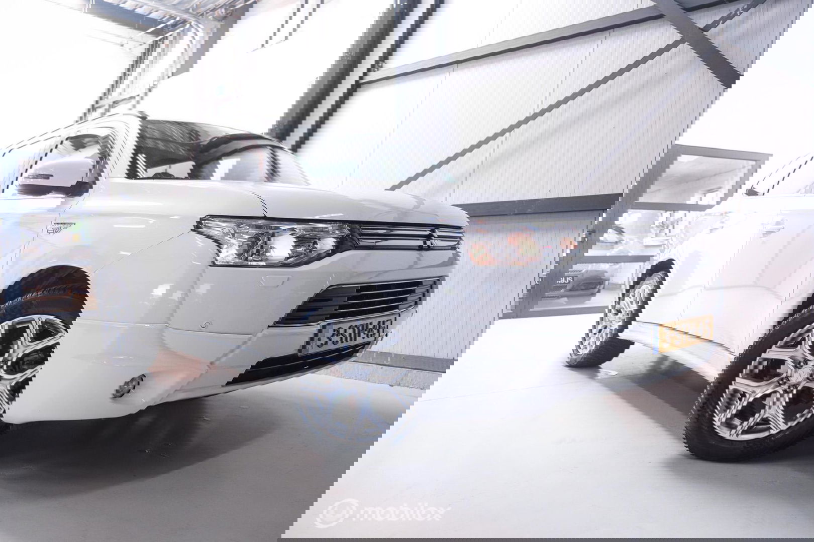 Mitsubishi Outlander 2.0 PHEV Instyle+ | Schuifdak | trekhaak | Leder | NL auto NAP | Rijklaarprijs | Nieuwe APK |