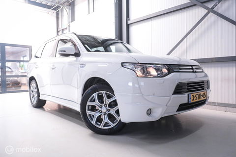 Mitsubishi Outlander 2.0 PHEV Instyle+ | Schuifdak | trekhaak | Leder | NL auto NAP | Rijklaarprijs | Nieuwe APK |