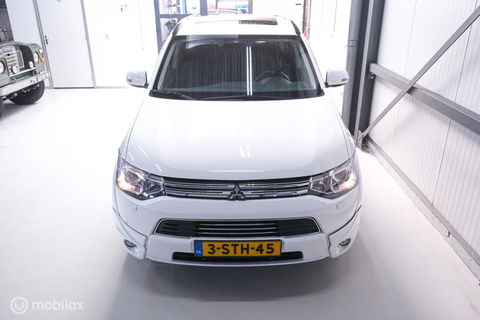 Mitsubishi Outlander 2.0 PHEV Instyle+ | Schuifdak | trekhaak | Leder | NL auto NAP | Rijklaarprijs | Nieuwe APK |