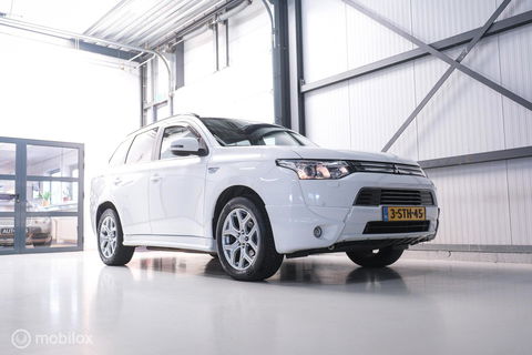 Mitsubishi Outlander 2.0 PHEV Instyle+ | Schuifdak | trekhaak | Leder | NL auto NAP | Rijklaarprijs | Nieuwe APK |