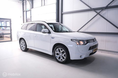 Mitsubishi Outlander 2.0 PHEV Instyle+ | Schuifdak | trekhaak | Leder | NL auto NAP | Rijklaarprijs | Nieuwe APK |