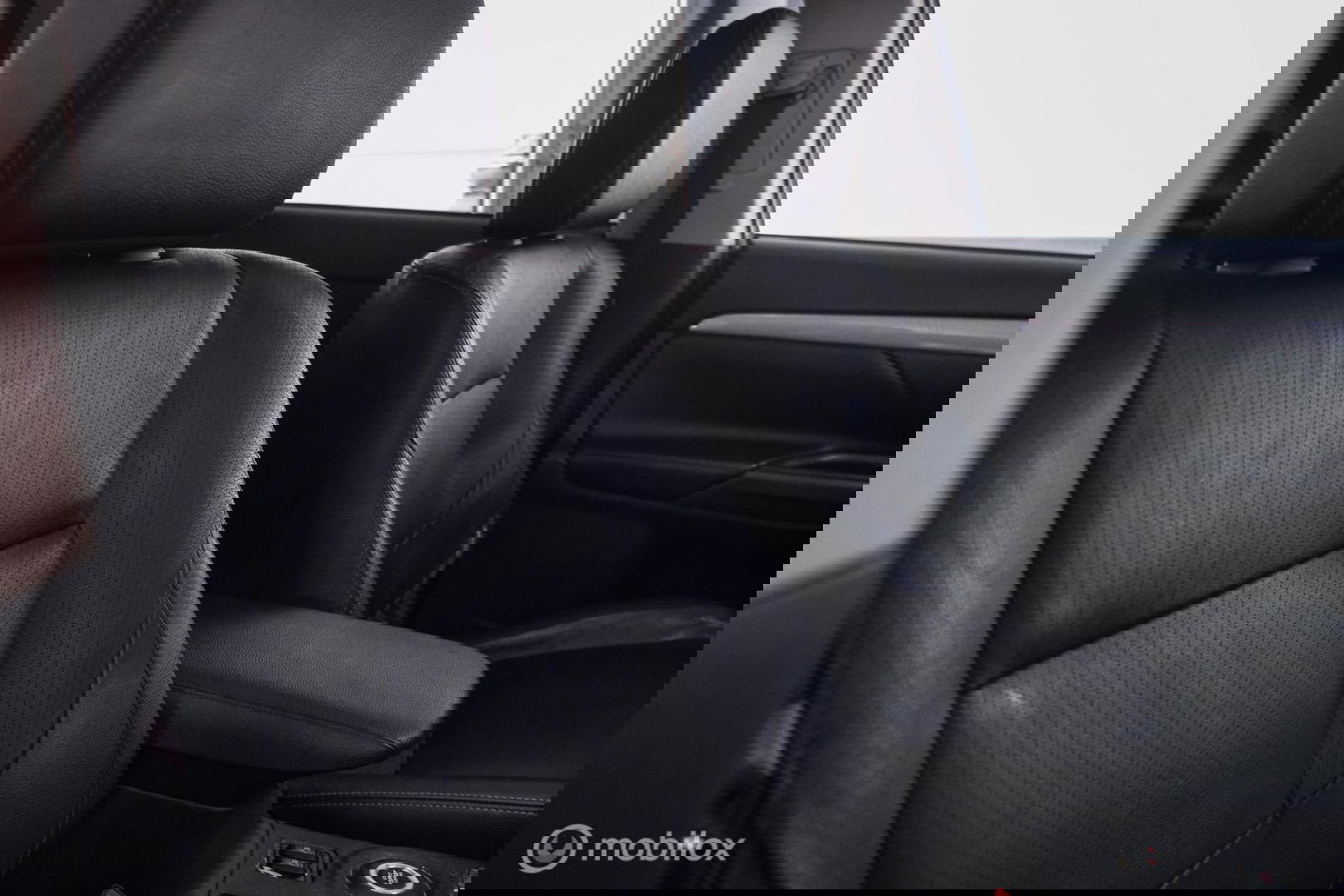 Mitsubishi Outlander 2.0 PHEV Instyle+ | Schuifdak | trekhaak | Leder | NL auto NAP | Rijklaarprijs | Nieuwe APK |