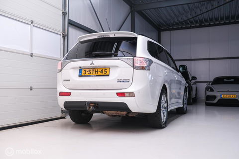Mitsubishi Outlander 2.0 PHEV Instyle+ | Schuifdak | trekhaak | Leder | NL auto NAP | Rijklaarprijs | Nieuwe APK |