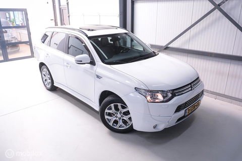 Mitsubishi Outlander 2.0 PHEV Instyle+ | Schuifdak | trekhaak | Leder | NL auto NAP | Rijklaarprijs | Nieuwe APK |