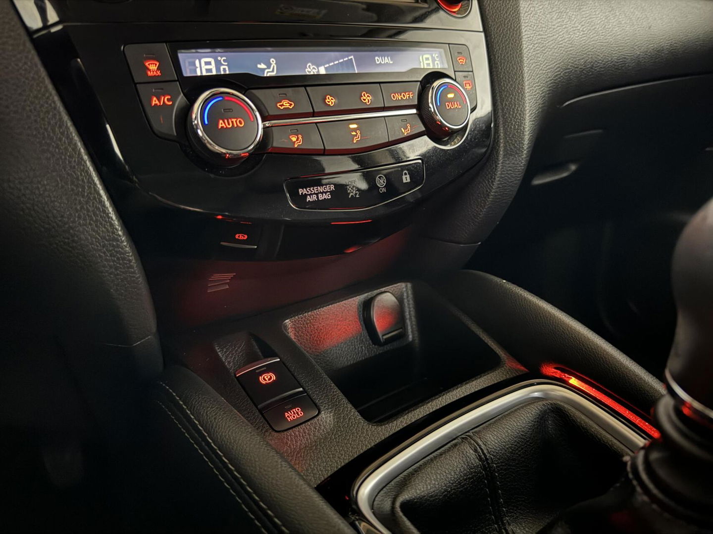 Nissan QASHQAI 1.2 Tekna + Pano 360° Navi Cruise Stoelv. NAP