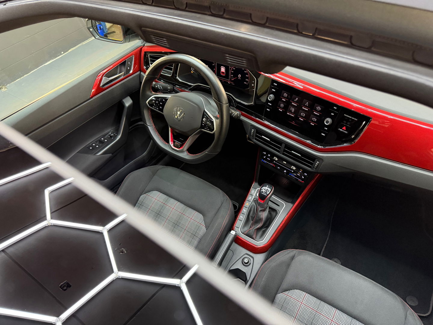 Volkswagen Polo 2.0 TSI GTI Pano|Beats|Keyless|Sfeer|IQ|DCC