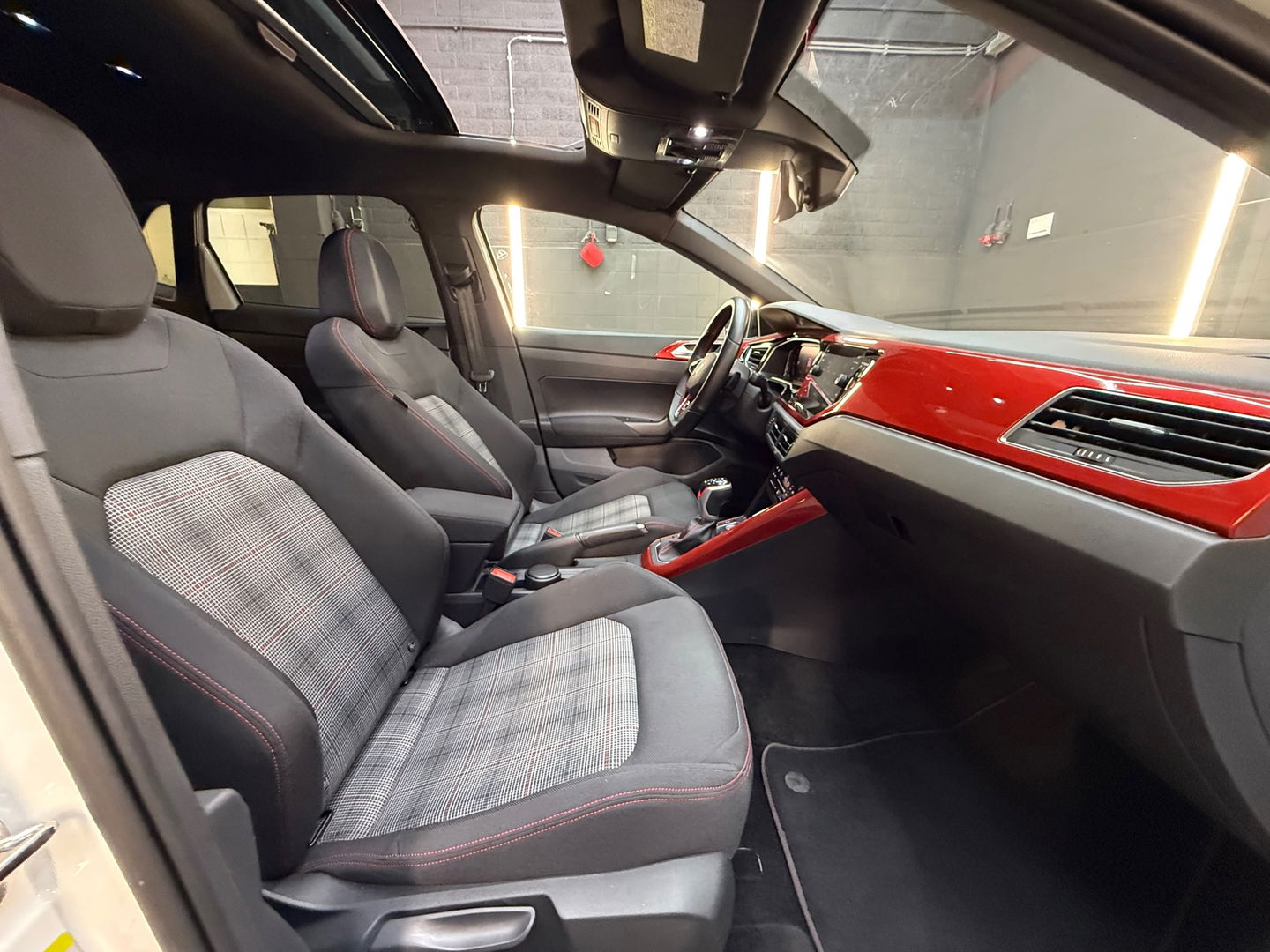 Volkswagen Polo 2.0 TSI GTI Pano|Beats|Keyless|Sfeer|IQ|DCC