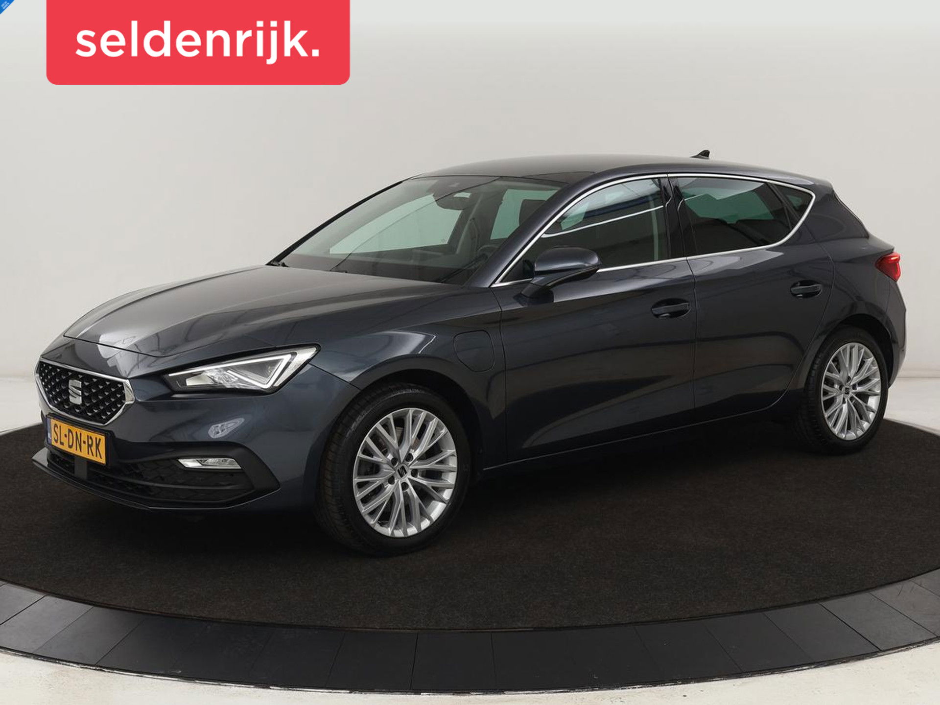 SEAT Leon 1.4 TSI eHybrid PHEV Xcellence | Adaptive cruise | Carplay | Sfeerverlichting | Navigatie | Leder/Alcantara | Camera | Digital Cockpit | Plug In