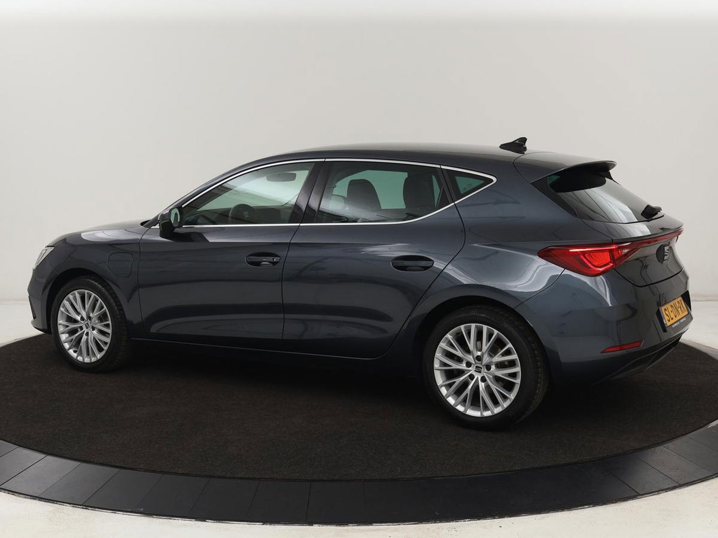 SEAT Leon 1.4 TSI eHybrid PHEV Xcellence | Adaptive cruise | Carplay | Sfeerverlichting | Navigatie | Leder/Alcantara | Camera | Digital Cockpit | Plug In