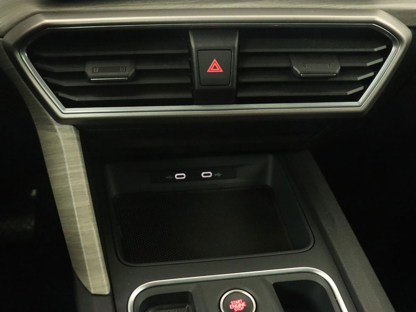 SEAT Leon 1.4 TSI eHybrid PHEV Xcellence | Adaptive cruise | Carplay | Sfeerverlichting | Navigatie | Leder/Alcantara | Camera | Digital Cockpit | Plug In