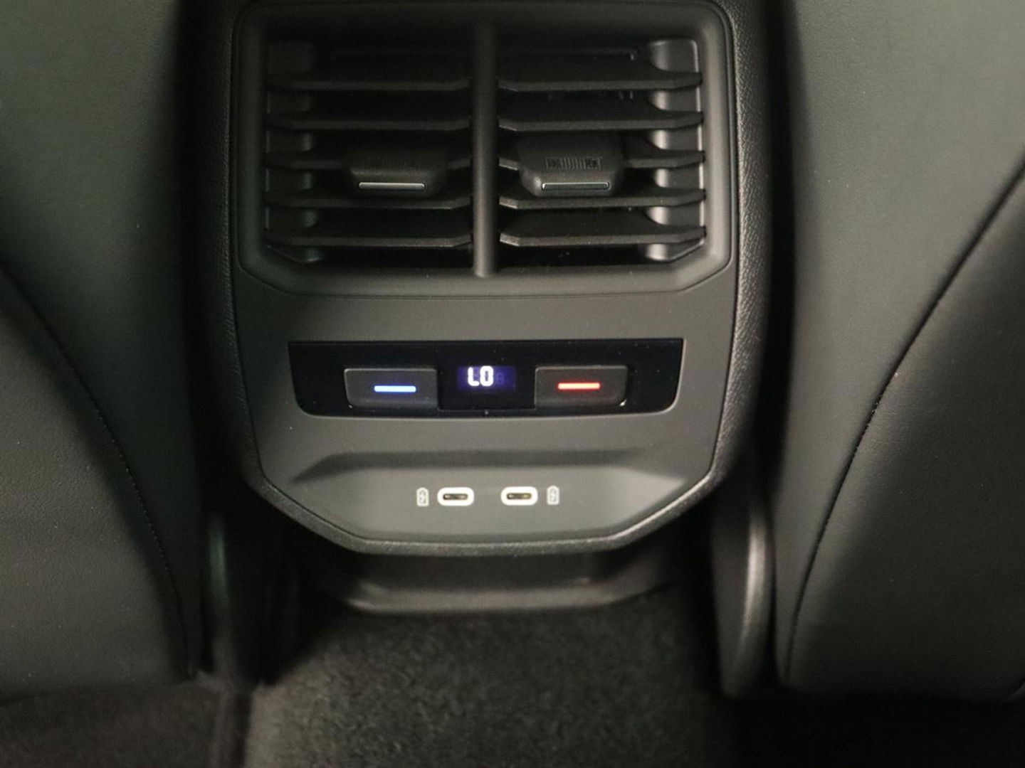 SEAT Leon 1.4 TSI eHybrid PHEV Xcellence | Adaptive cruise | Carplay | Sfeerverlichting | Navigatie | Leder/Alcantara | Camera | Digital Cockpit | Plug In