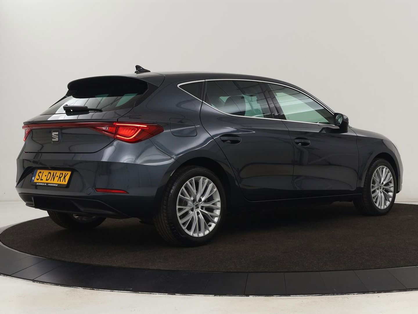 SEAT Leon 1.4 TSI eHybrid PHEV Xcellence | Adaptive cruise | Carplay | Sfeerverlichting | Navigatie | Leder/Alcantara | Camera | Digital Cockpit | Plug In