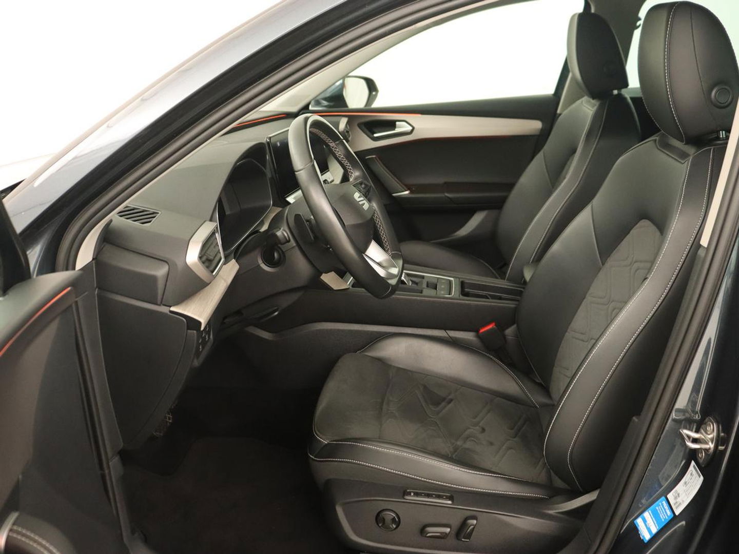 SEAT Leon 1.4 TSI eHybrid PHEV Xcellence | Adaptive cruise | Carplay | Sfeerverlichting | Navigatie | Leder/Alcantara | Camera | Digital Cockpit | Plug In