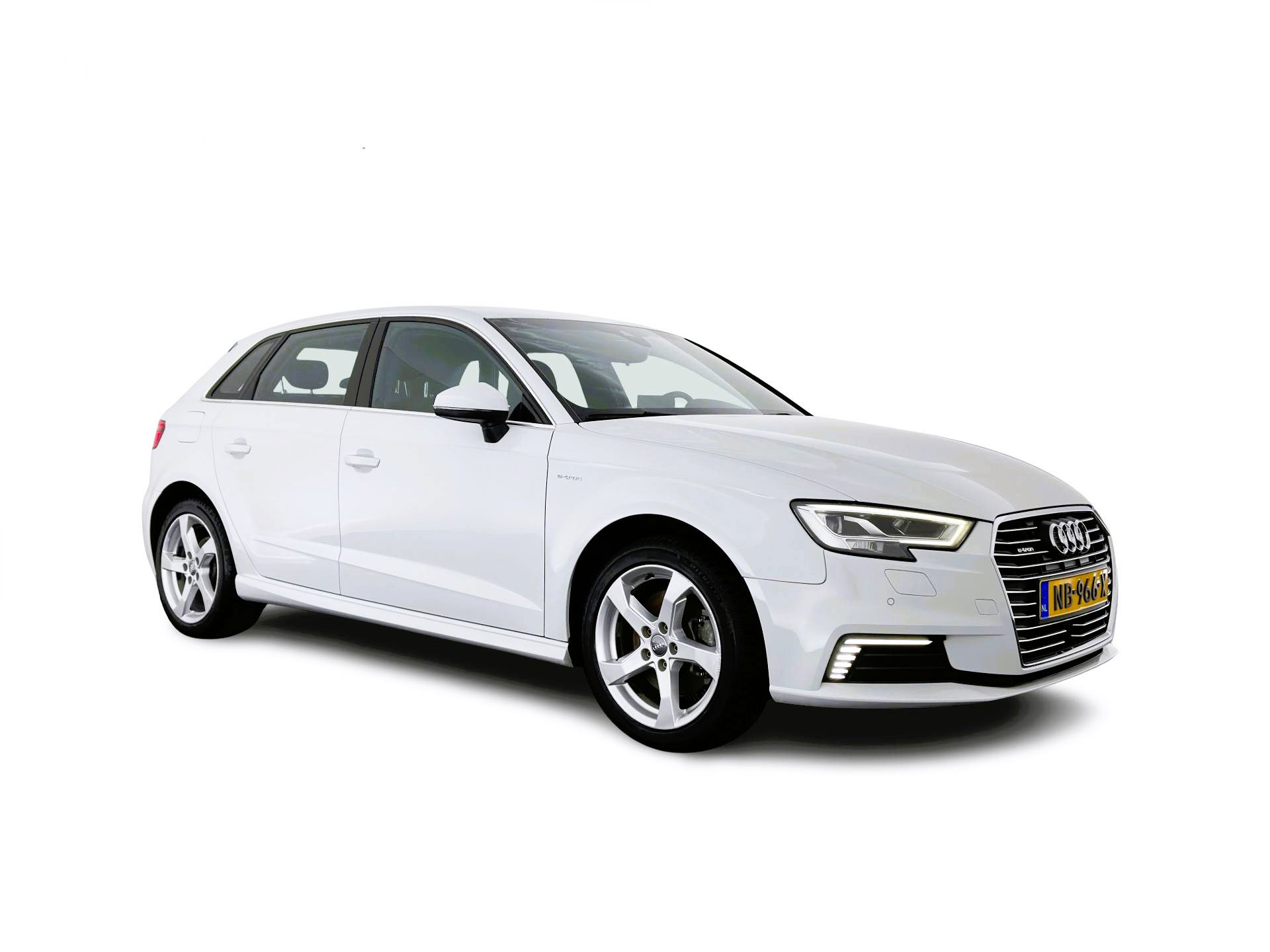 Audi A3 Sportback 1.4 e-tron Lease Edition PHEV Aut. *DIGI-COCKPIT | FULL-LED | ADAPTIVE-CRUISE | LANE-ASSIST | KEYLESS | SPORT-SEATS | NAVI-FULLMAP | ECC | PRIVACY-GLASS | PDC | CRUISE | 17''ALU*