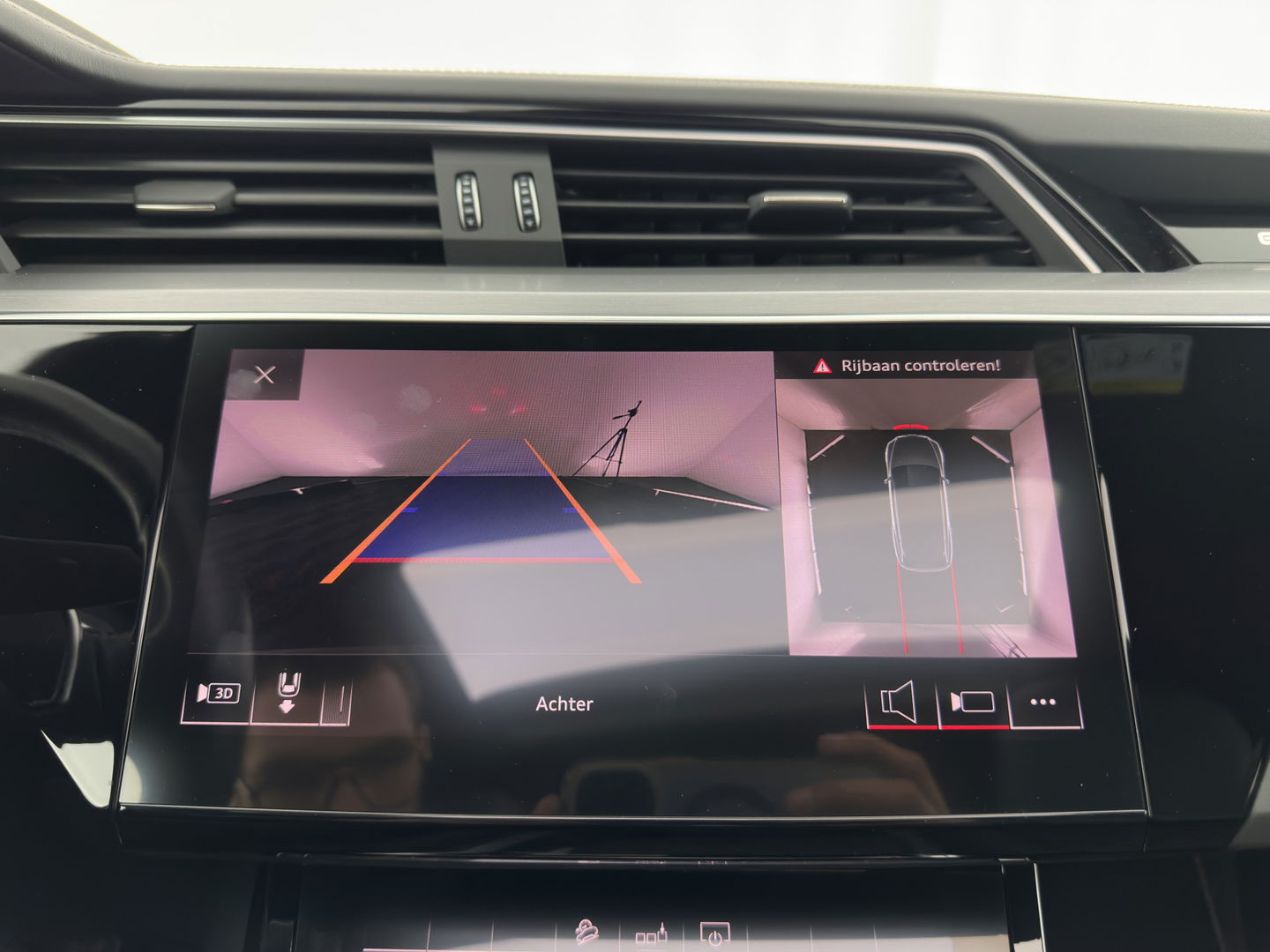 Audi e-tron 55 quattro advanced 95 kWh [3-Fase] {SOH-92%} *PANO | LUXURY-LEATHER | FULL-LED | BANG&OLUFSEN | ADAPTIVE-CRUISE | MEMORY-PACK | BLIND-SPOT | TOP-VIEW | SPORT/HEATED-SEATS | KEYLESS | DAB+ | ECC | PDC | 22''ALU*
