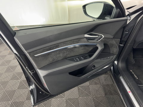 Audi e-tron 55 quattro advanced 95 kWh [3-Fase] {SOH-92%} *PANO | LUXURY-LEATHER | FULL-LED | BANG&OLUFSEN | ADAPTIVE-CRUISE | MEMORY-PACK | BLIND-SPOT | TOP-VIEW | SPORT/HEATED-SEATS | KEYLESS | DAB+ | ECC | PDC | 22''ALU*
