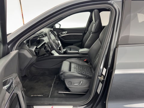 Audi e-tron 55 quattro advanced 95 kWh [3-Fase] {SOH-92%} *PANO | LUXURY-LEATHER | FULL-LED | BANG&OLUFSEN | ADAPTIVE-CRUISE | MEMORY-PACK | BLIND-SPOT | TOP-VIEW | SPORT/HEATED-SEATS | KEYLESS | DAB+ | ECC | PDC | 22''ALU*