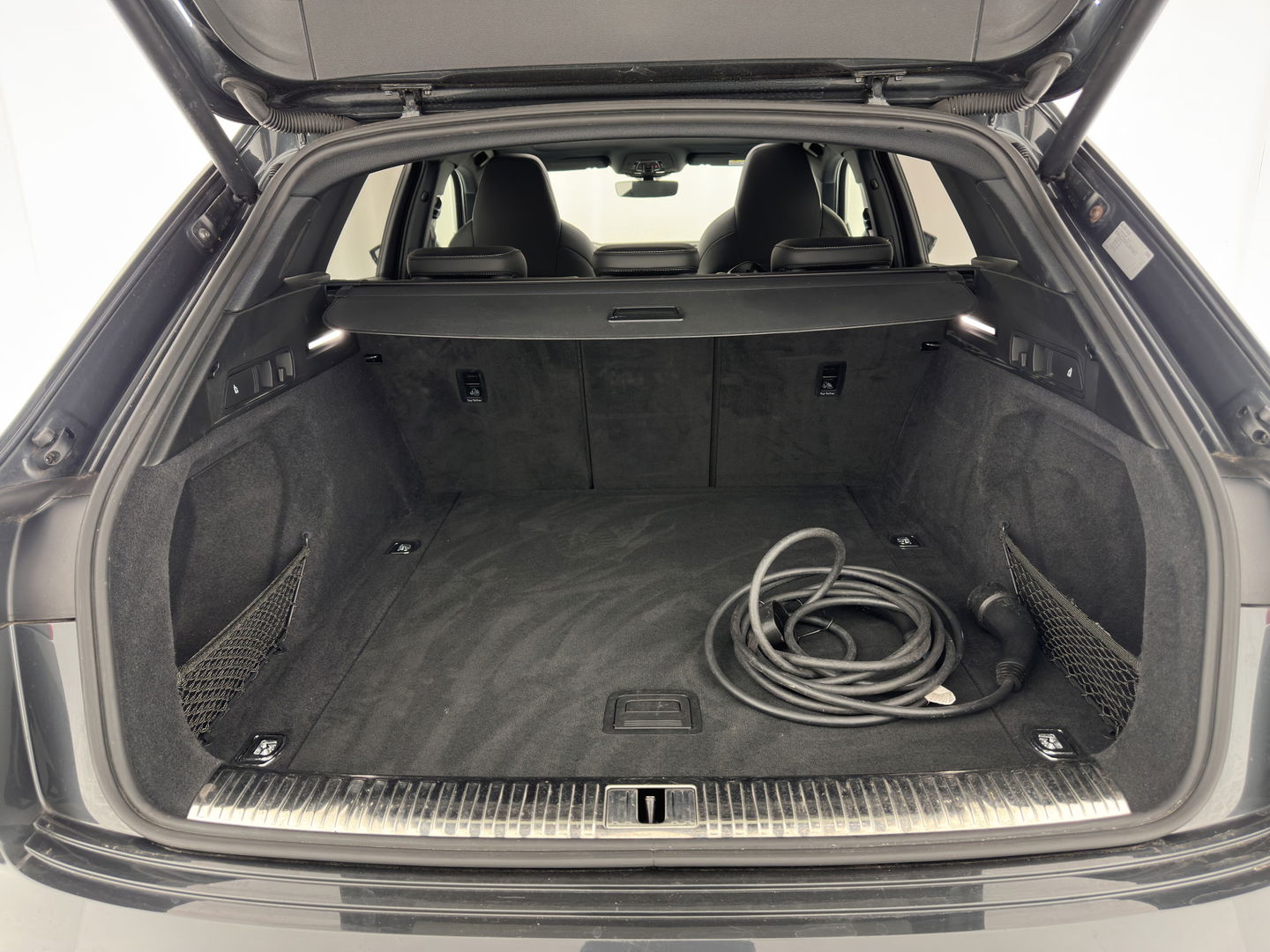 Audi e-tron 55 quattro advanced 95 kWh [3-Fase] {SOH-92%} *PANO | LUXURY-LEATHER | FULL-LED | BANG&OLUFSEN | ADAPTIVE-CRUISE | MEMORY-PACK | BLIND-SPOT | TOP-VIEW | SPORT/HEATED-SEATS | KEYLESS | DAB+ | ECC | PDC | 22''ALU*