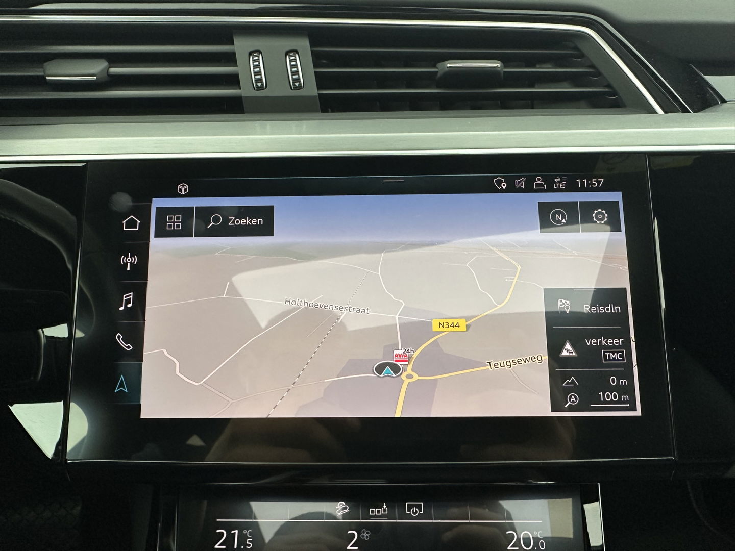 Audi e-tron 55 quattro advanced 95 kWh [3-Fase] {SOH-92%} *PANO | LUXURY-LEATHER | FULL-LED | BANG&OLUFSEN | ADAPTIVE-CRUISE | MEMORY-PACK | BLIND-SPOT | TOP-VIEW | SPORT/HEATED-SEATS | KEYLESS | DAB+ | ECC | PDC | 22''ALU*