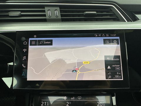 Audi e-tron 55 quattro advanced 95 kWh [3-Fase] {SOH-92%} *PANO | LUXURY-LEATHER | FULL-LED | BANG&OLUFSEN | ADAPTIVE-CRUISE | MEMORY-PACK | BLIND-SPOT | TOP-VIEW | SPORT/HEATED-SEATS | KEYLESS | DAB+ | ECC | PDC | 22''ALU*