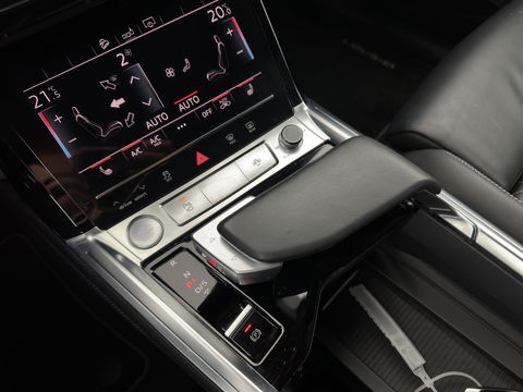 Audi e-tron 55 quattro advanced 95 kWh [3-Fase] {SOH-92%} *PANO | LUXURY-LEATHER | FULL-LED | BANG&OLUFSEN | ADAPTIVE-CRUISE | MEMORY-PACK | BLIND-SPOT | TOP-VIEW | SPORT/HEATED-SEATS | KEYLESS | DAB+ | ECC | PDC | 22''ALU*