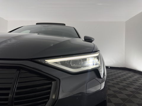 Audi e-tron 55 quattro advanced 95 kWh [3-Fase] {SOH-92%} *PANO | LUXURY-LEATHER | FULL-LED | BANG&OLUFSEN | ADAPTIVE-CRUISE | MEMORY-PACK | BLIND-SPOT | TOP-VIEW | SPORT/HEATED-SEATS | KEYLESS | DAB+ | ECC | PDC | 22''ALU*