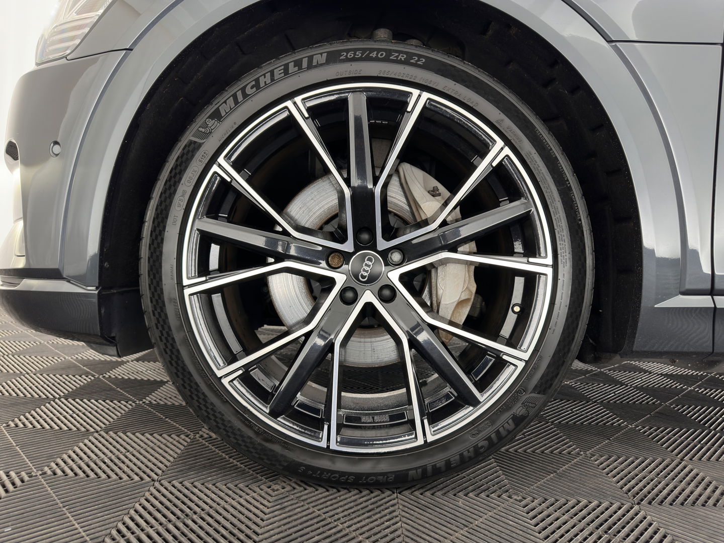 Audi e-tron 55 quattro advanced 95 kWh [3-Fase] {SOH-92%} *PANO | LUXURY-LEATHER | FULL-LED | BANG&OLUFSEN | ADAPTIVE-CRUISE | MEMORY-PACK | BLIND-SPOT | TOP-VIEW | SPORT/HEATED-SEATS | KEYLESS | DAB+ | ECC | PDC | 22''ALU*