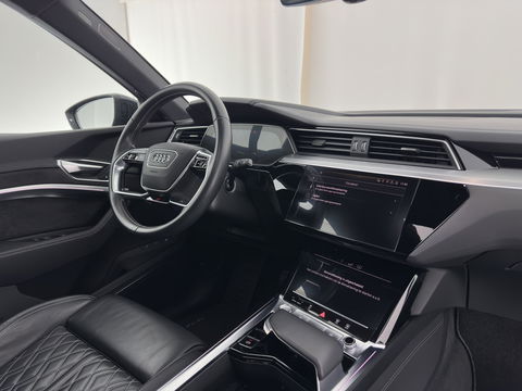 Audi e-tron 55 quattro advanced 95 kWh [3-Fase] {SOH-92%} *PANO | LUXURY-LEATHER | FULL-LED | BANG&OLUFSEN | ADAPTIVE-CRUISE | MEMORY-PACK | BLIND-SPOT | TOP-VIEW | SPORT/HEATED-SEATS | KEYLESS | DAB+ | ECC | PDC | 22''ALU*