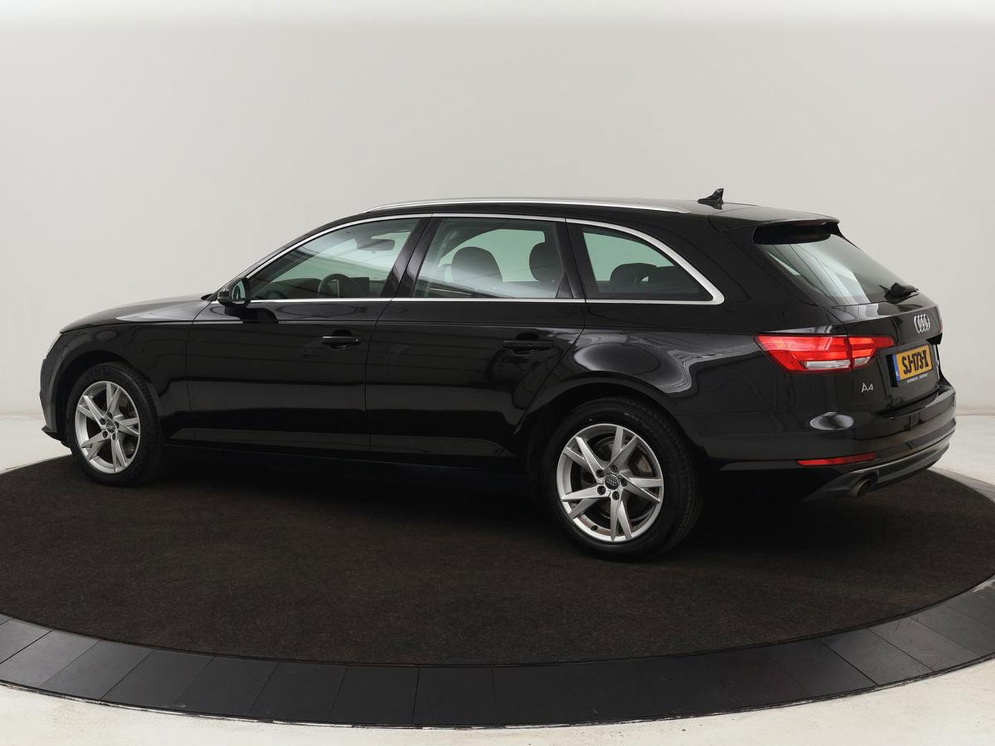 Audi A4 1.4 TFSI Design Pro Line Plus | Stoelverwarming | Virtual Cockpit | Carplay | Sportstoelen | Navigatie | Fulll LED | Climate control | Parkeerhulp | Cruise control