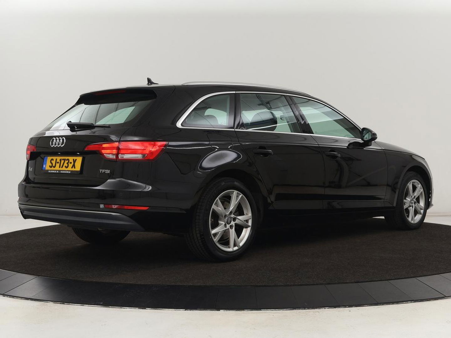 Audi A4 1.4 TFSI Design Pro Line Plus | Stoelverwarming | Virtual Cockpit | Carplay | Sportstoelen | Navigatie | Fulll LED | Climate control | Parkeerhulp | Cruise control