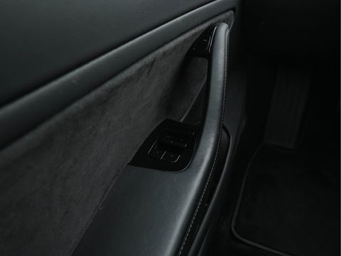Tesla Model 3 Long Range AWD 75 kWh [3-Fase] {SOH-83%} (INCL-BTW) Aut. *PANO | AUTO-PILOT | LUXURY-LEATHER | KEYLESS | FULL-LED | MEMORY-PACK | SURROUND-VIEW | DAB | CARPLAY | DIGI-COCKPIT | LANE-ASSIST | COMFORT-SEATS | 18"ALU*