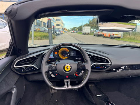 Ferrari 296 GTS 3.0 V6 830PK|NL-Auto|Carbon|Lift|Passenger Display|JBL|Head-Up|Carplay|Leder