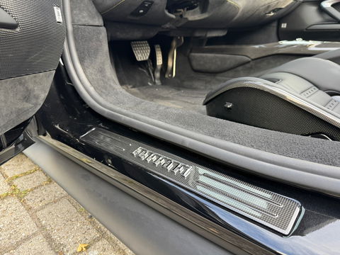 Ferrari 296 GTS 3.0 V6 830PK|NL-Auto|Carbon|Lift|Passenger Display|JBL|Head-Up|Carplay|Leder