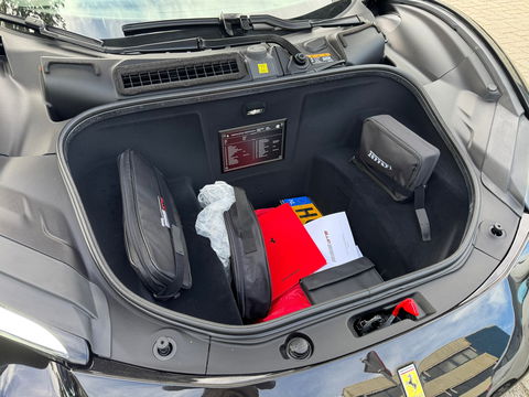 Ferrari 296 GTS 3.0 V6 830PK|NL-Auto|Carbon|Lift|Passenger Display|JBL|Head-Up|Carplay|Leder