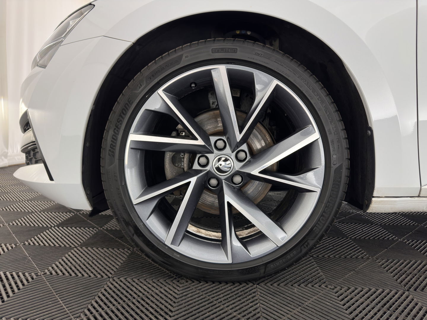 Škoda Superb Combi 1.4 TSI iV Plug-In Sportline Business {SOH-93%} (INCL-BTW) Aut. *PANO | LEATHER-ALCANTARA | FULL-LED | DIGI-COCKPIT | CANTON-SOUND | AMBIENT-LIGHT | CAMERA | NAVI-FULLMAP | DAB+ | KEYLESS | HEATED-SPORTSEATS | PRIVACY-GLASS | ECC | 19"ALU*